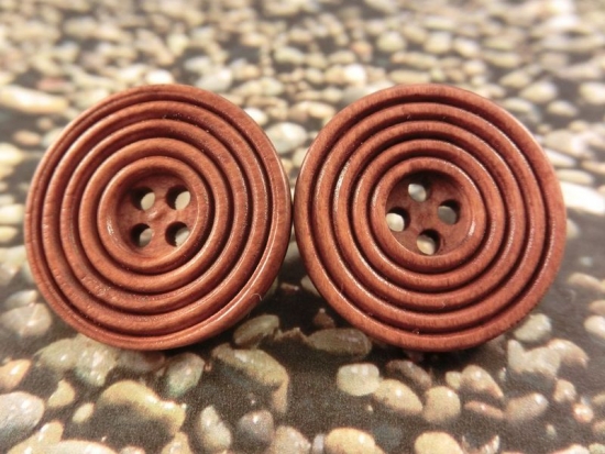 braune Rillen Holzknopf Ohrstecker Natur Button